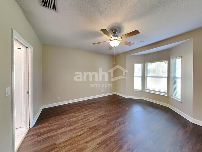 Building Photo - 6117 NW Gause Ave