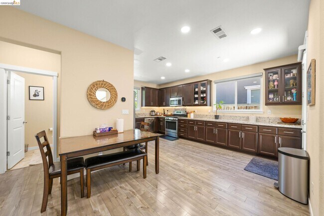 Building Photo - 339 Emory Ct