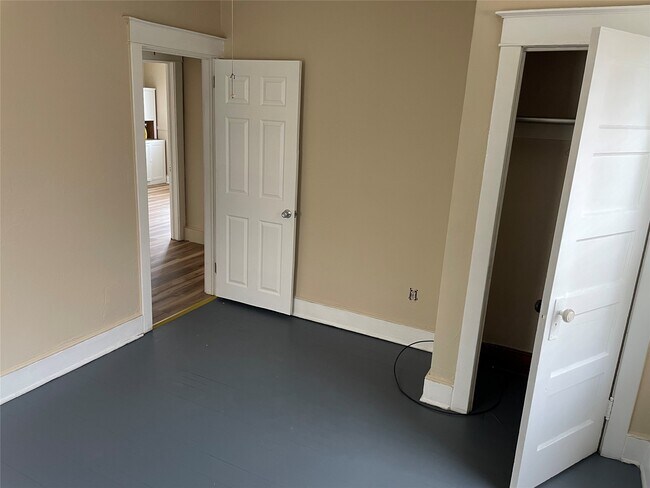 Building Photo - 14 Merrill St