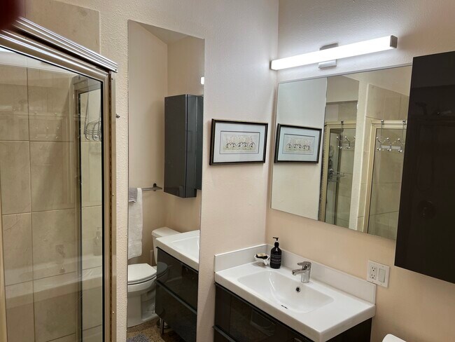 En suite master bath - 1304 Lakeside Ave S