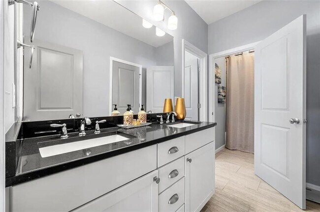 Building Photo - 3165 Oakdale Rd