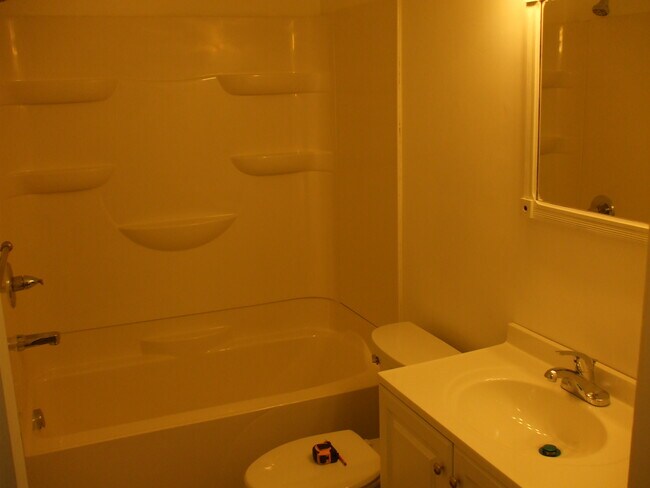 Building Photo - 700 E 11th Ave