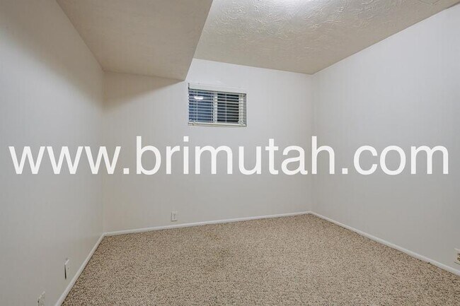 Building Photo - 4670 Stratton Dr E