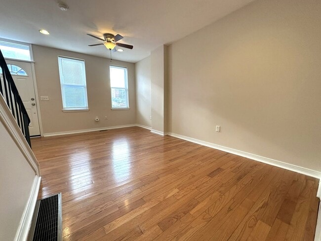 Building Photo - Gorgeous 2-Bedroom Townhome in the Heart of Olde Richmond! Available NOW!