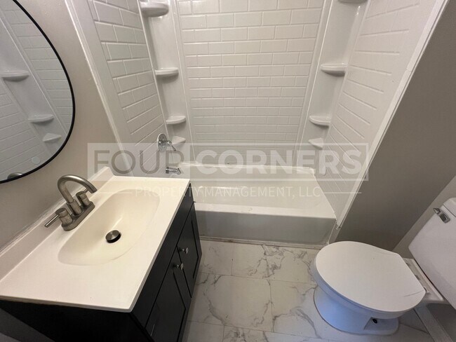 Building Photo - Beautiful 5 Bedroom 2.5 Bath House