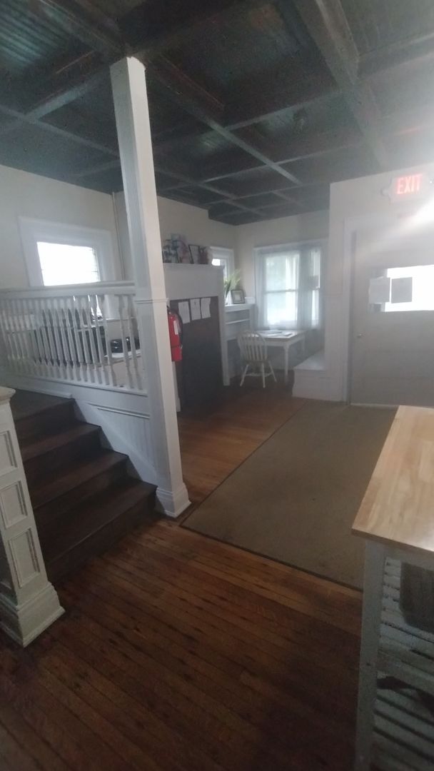 Building Photo - Historic Mansion Rooms for Rent – All Utilities Included