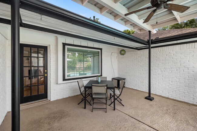 Building Photo - 4411 Deer Lodge Dr
