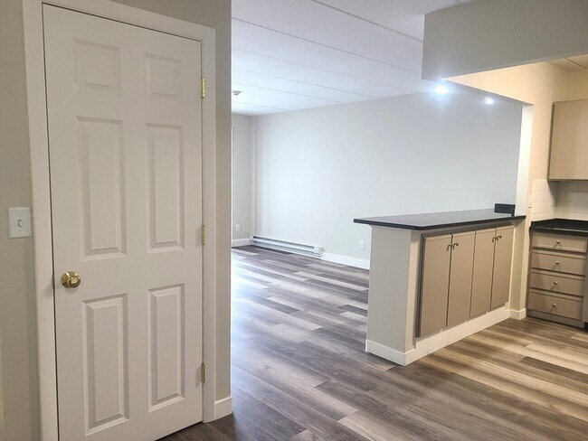 Building Photo - 576 Washington St