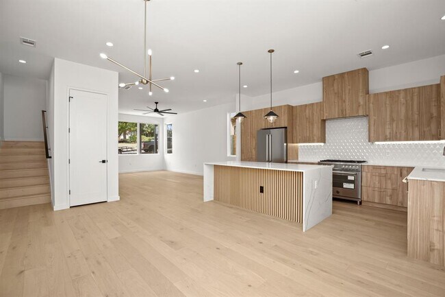 Primary Photo - 1714 Woodland Ave