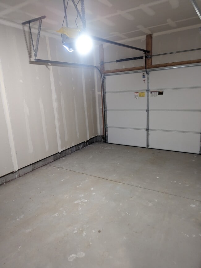 Building Photo - 96 W 425 N