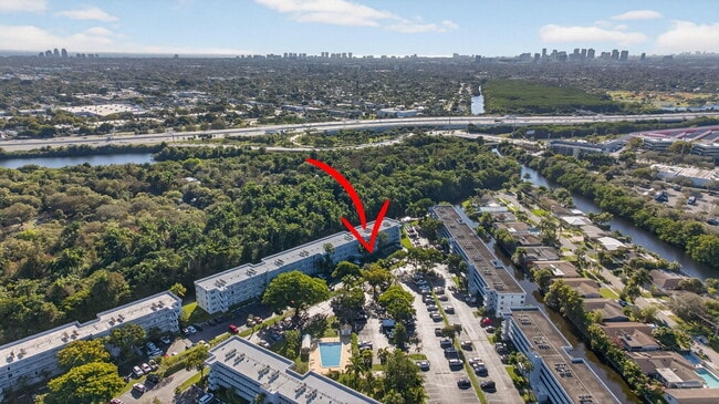 Building Photo - 107 Royal Pk Dr