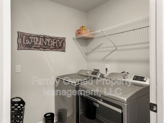 Building Photo - 709 McRoy St