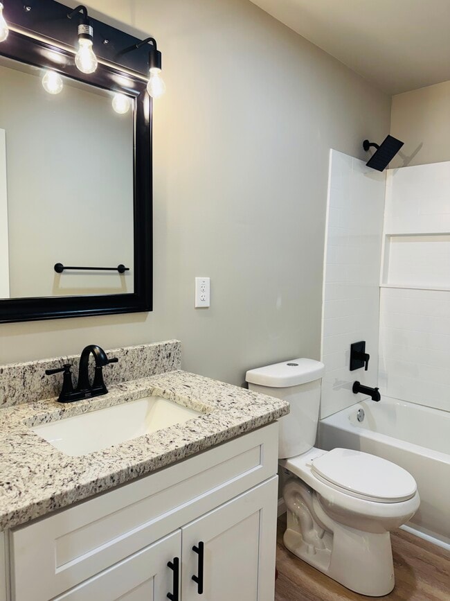 Building Photo - 2447 McAlpine Terrace