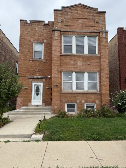 Primary Photo - 6030 W Addison St
