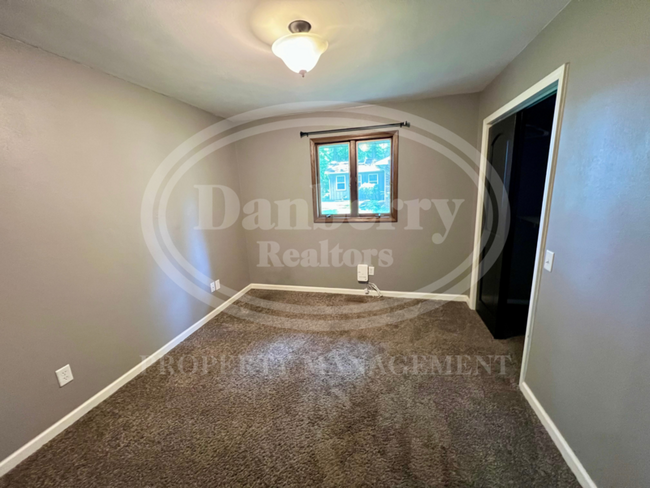 Building Photo - 1140 Ironwood Dr