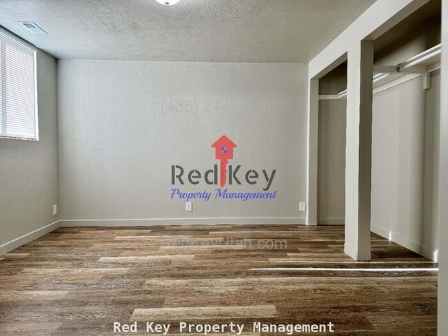 Building Photo - Hunter Way. Unit B