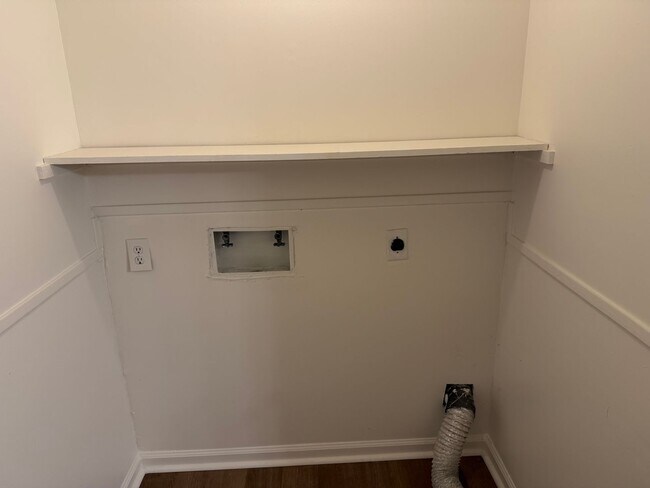 Building Photo - Enjoy Panoramic Holston River Views from T...