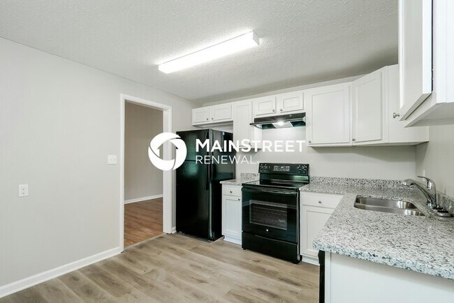 Building Photo - 4 Bedroom Pet-Friendly Home in OVERLAND PARK, KS with Main Street Renewal