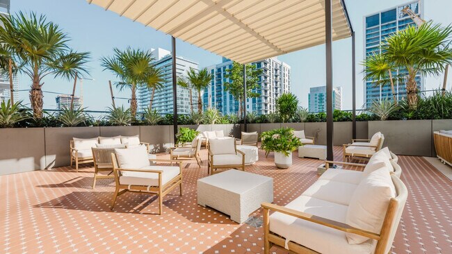 Building Photo - 698 N Miami Ave