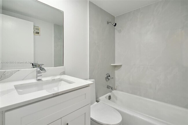 Building Photo - 606 NW 13th St