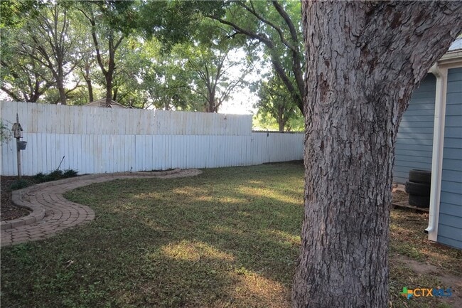 Building Photo - 202 S Mesquite St