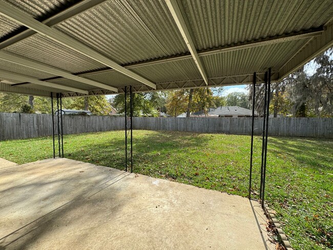 Building Photo - Lovely Ranch Home in Spring Valley