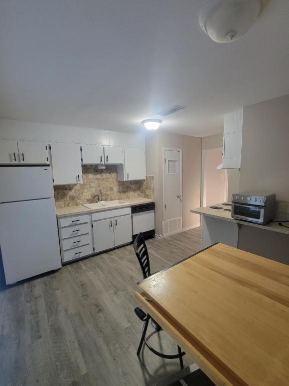 Building Photo - 1028 N Wells St