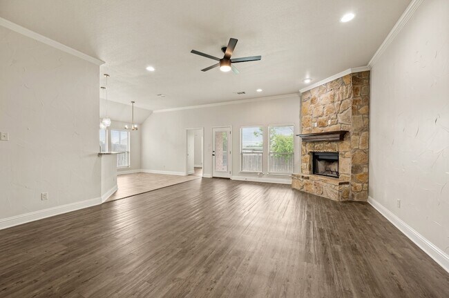 Building Photo - 104 Cold Track Dr