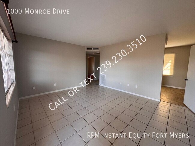 Building Photo - 1000 Monroe Dr