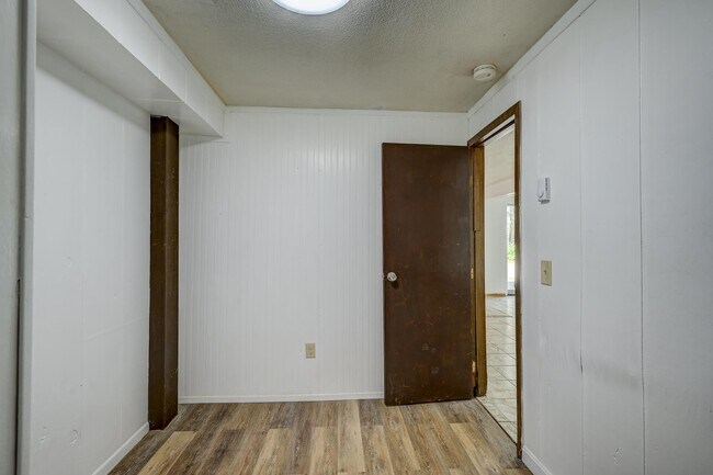 Building Photo - 12 Emery Ln