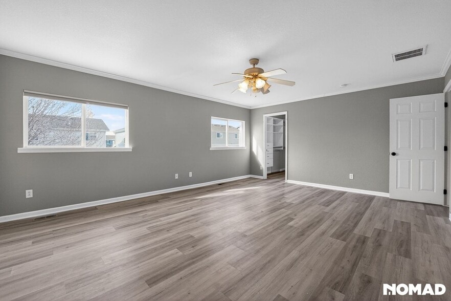 Building Photo - 454 E 77th Pl