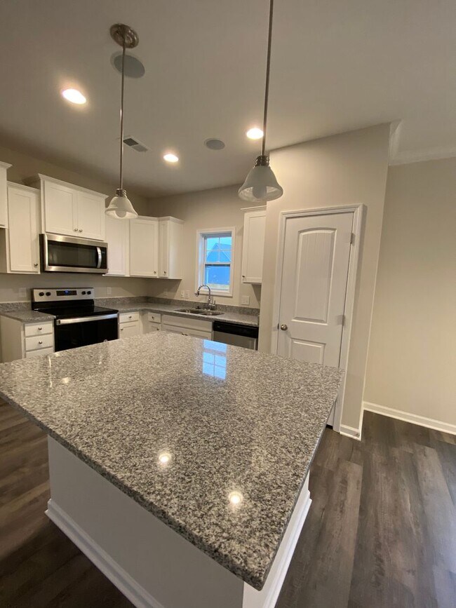 Building Photo - Brand New Beautiful 3 Bedroom 2.5 Bathroom