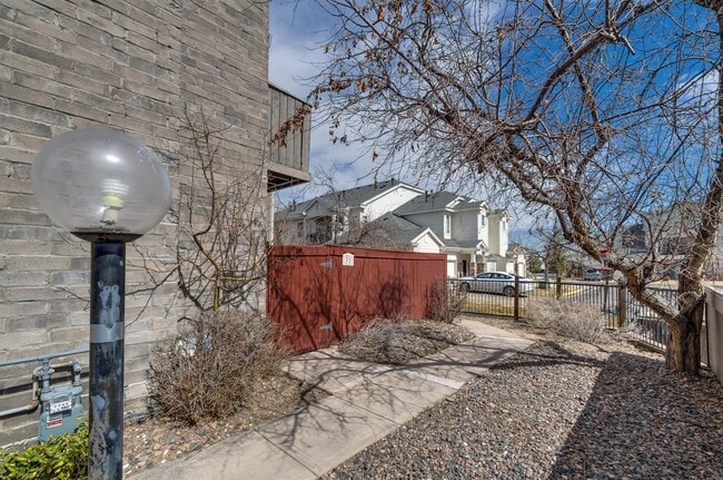 Building Photo - 1152 S Yosemite Way