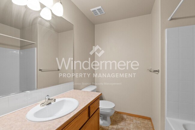 Building Photo - **Half off Full 1st Month's Rent** Great 3-bed Home In Spokane Valley