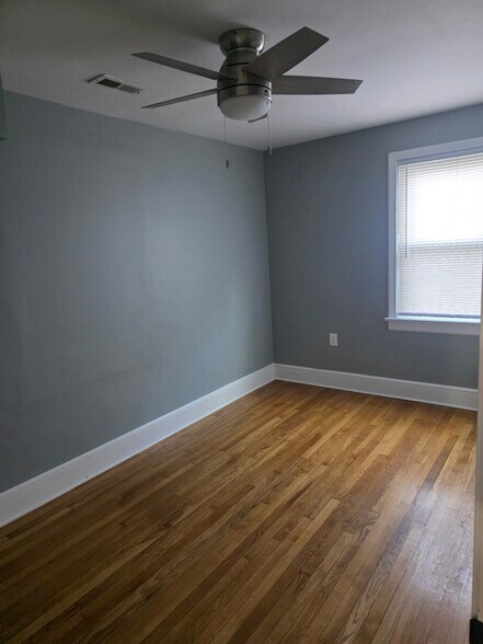 Building Photo - 504 Battery Pl