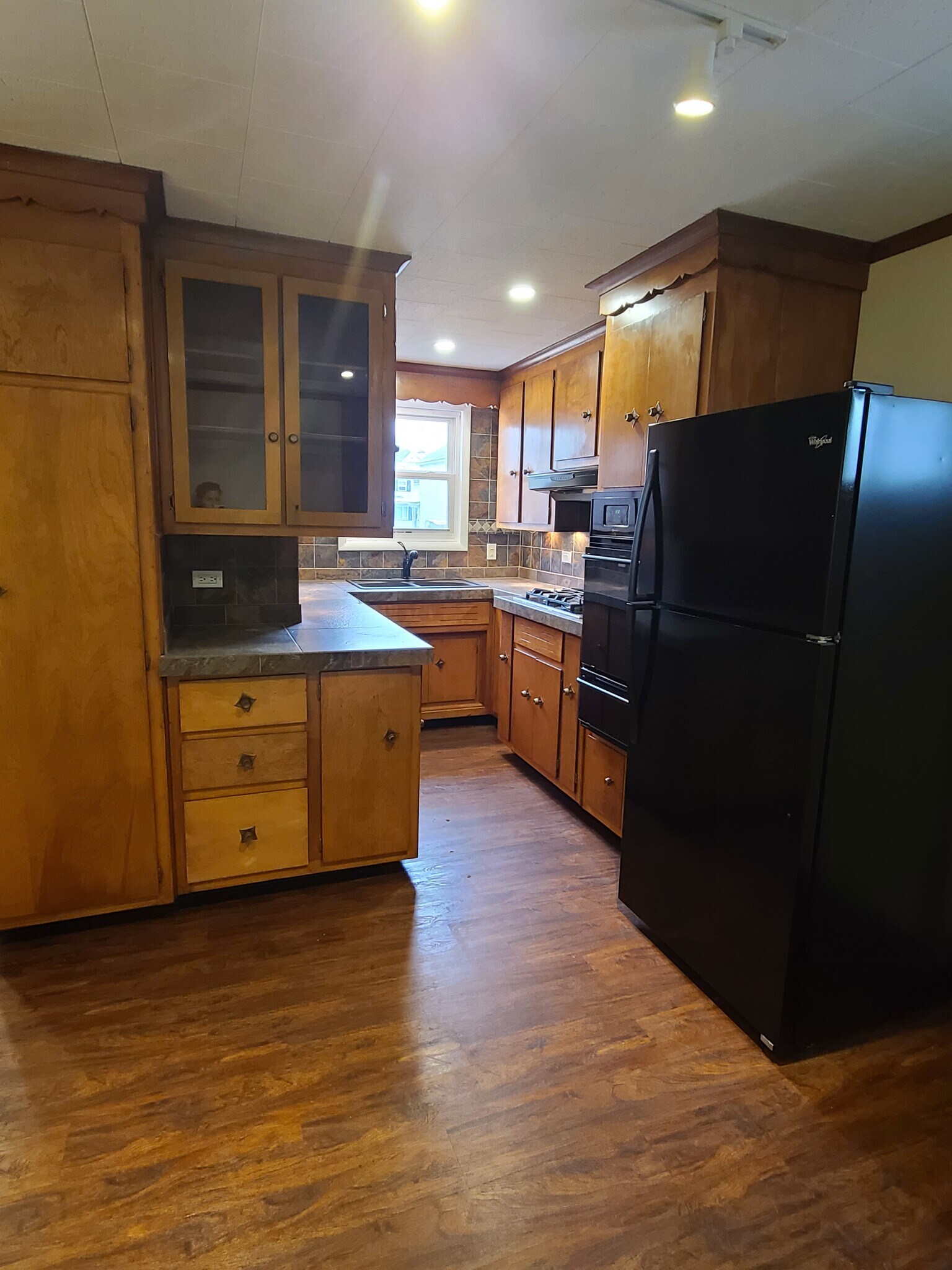 Kitchen - 66 Hillside St