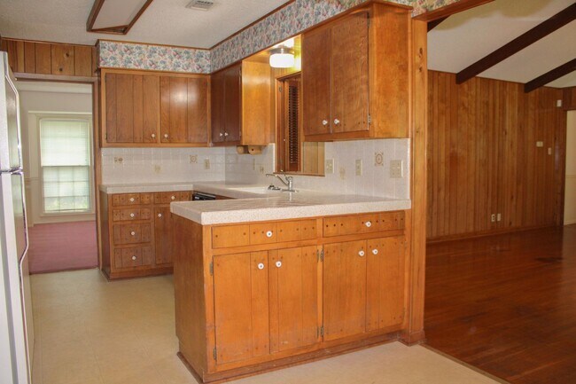 Building Photo - COLONIAL HILLS, NORTH EAST I.S.D.