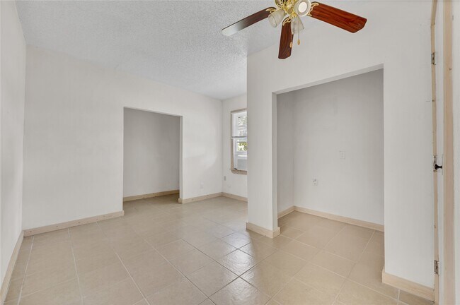 Building Photo - 3103 H Ave