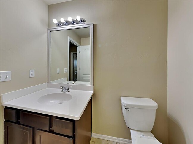 Building Photo - 2716 Demotte Dr