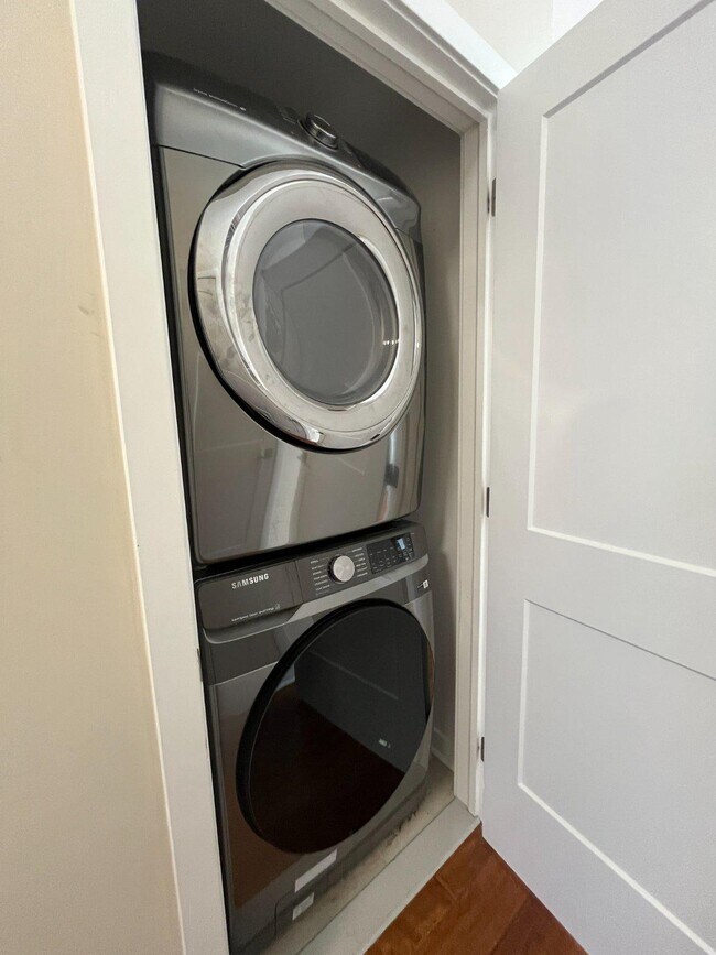 Building Photo - 926 N 15th St