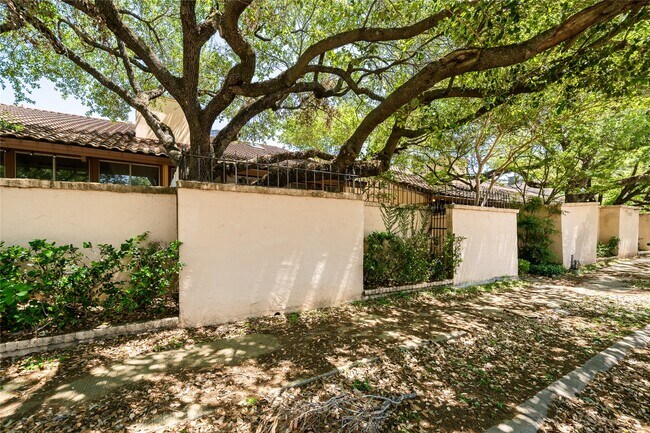 Building Photo - 5918 San Felipe St