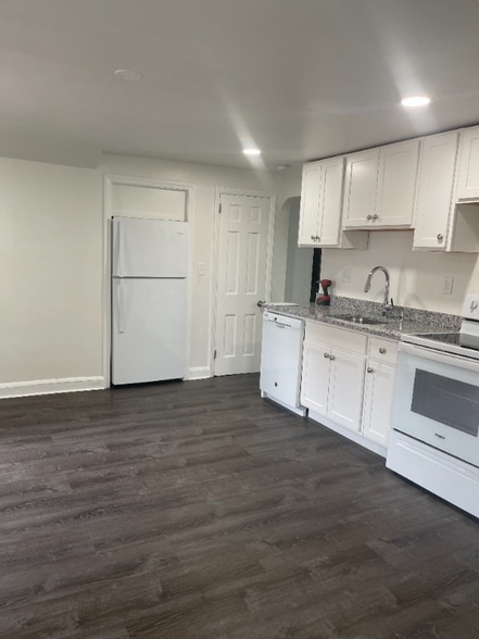 Building Photo - 701 Academy Rd