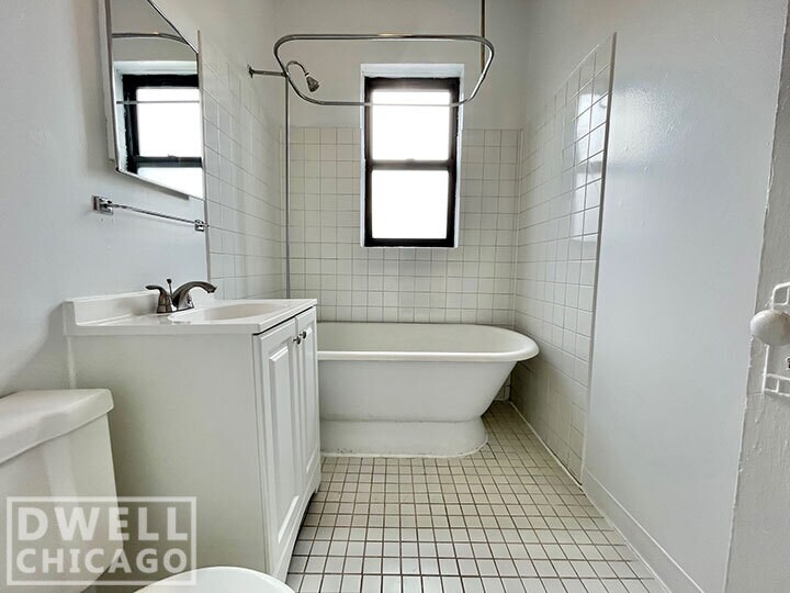 Building Photo - 2510 N Kedzie Blvd