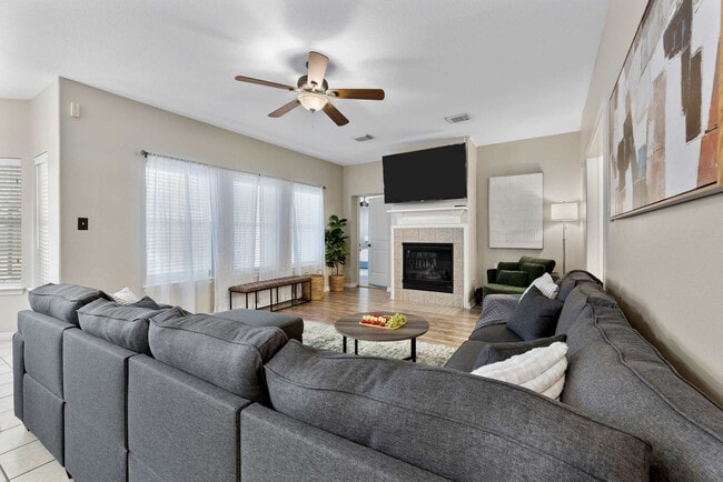 Building Photo - 14190 Brushwood