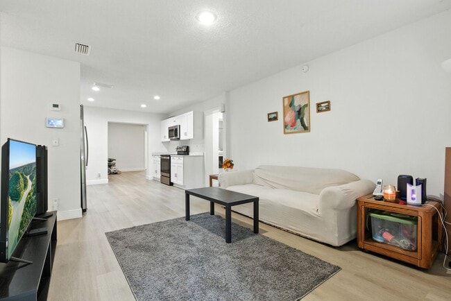 Building Photo - Spacious 4-Bedroom Home in Wildwood – Rece...