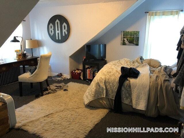 Building Photo - 40 Hillside St