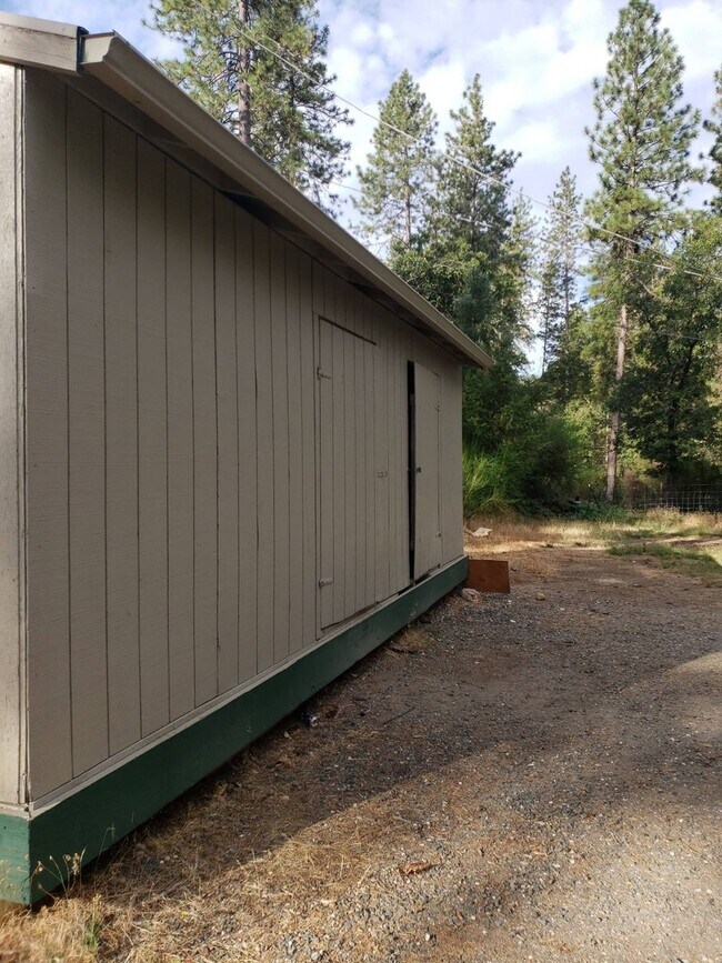 Building Photo - MEADOW VISTA/APPLEGATE HOUSE ON 2 ACRES