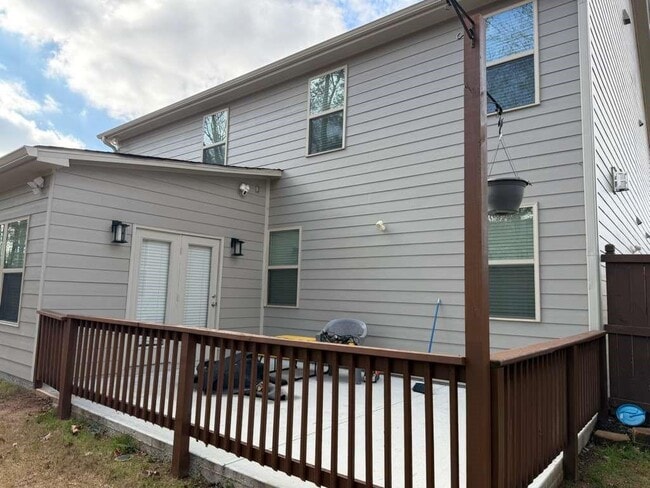 Building Photo - 4865 Alexandria Ave