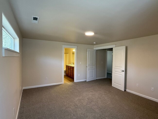 Building Photo - Charming Upgraded Home in Deschutes River Crossing North – SW Bend