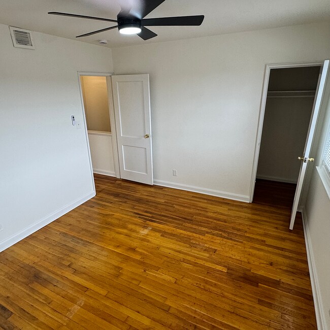 Building Photo - 3 Bedroom Middle River